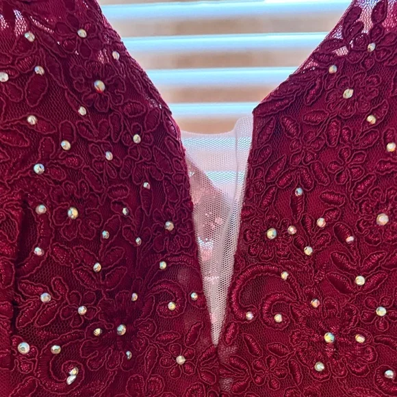 Burgundy Sequin V-Neck Party Dress juniors size 11 new with tags - Picture 4 of 6